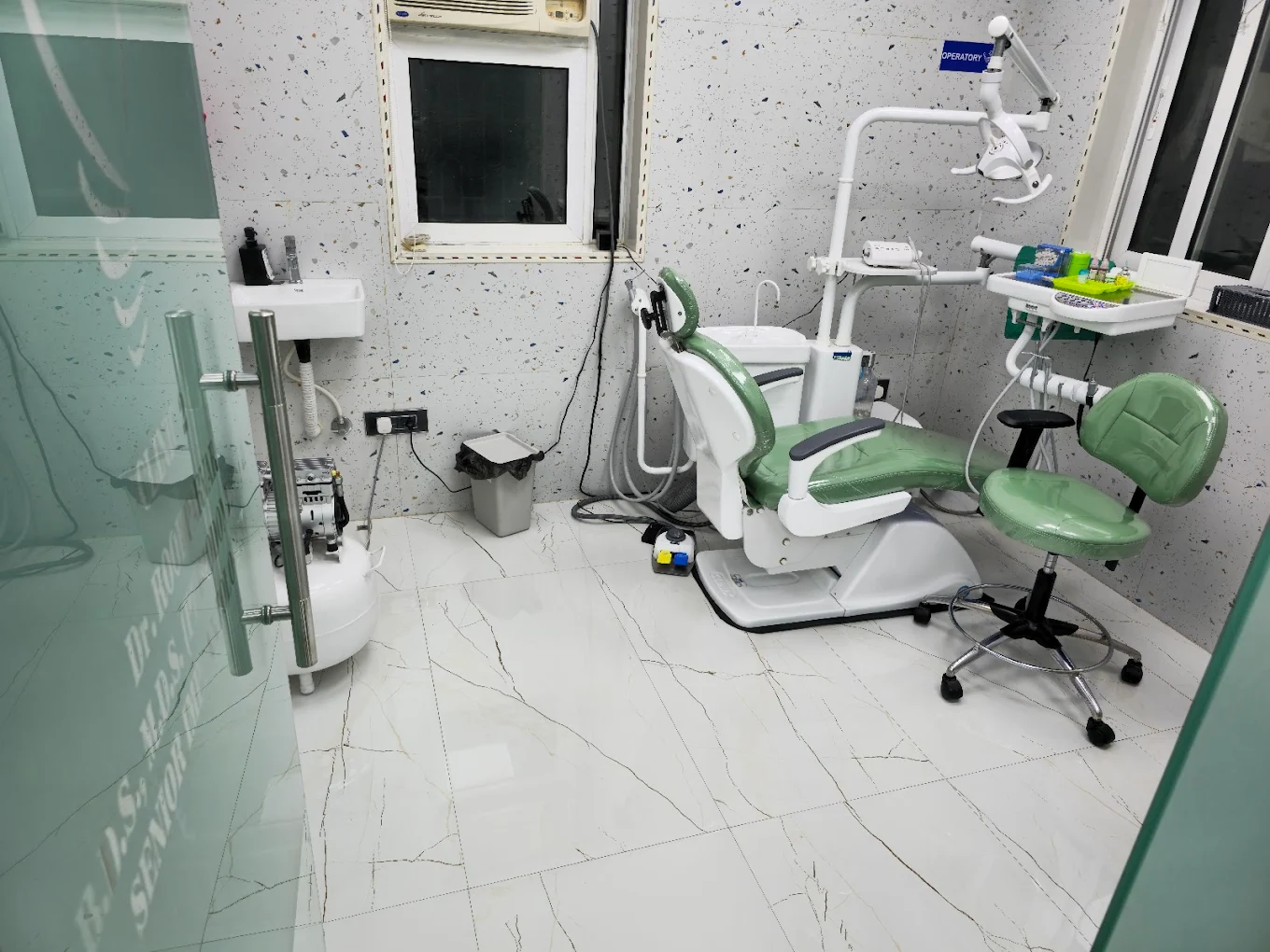 Implant operatory at Saeed Dental Mumbra